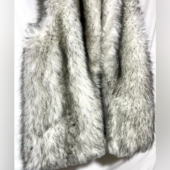 Reversible White Faux Fur Vest Official NFL Apparel Super Bowl Cozy Fall Winter - Picture 3 of 15